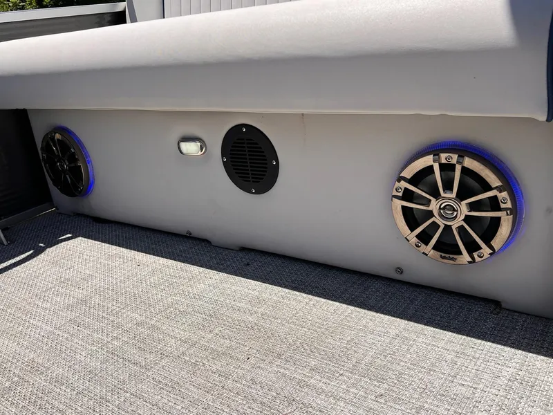 Slide: The Image of Qwest LS 822 DS BAR 2020 - 5