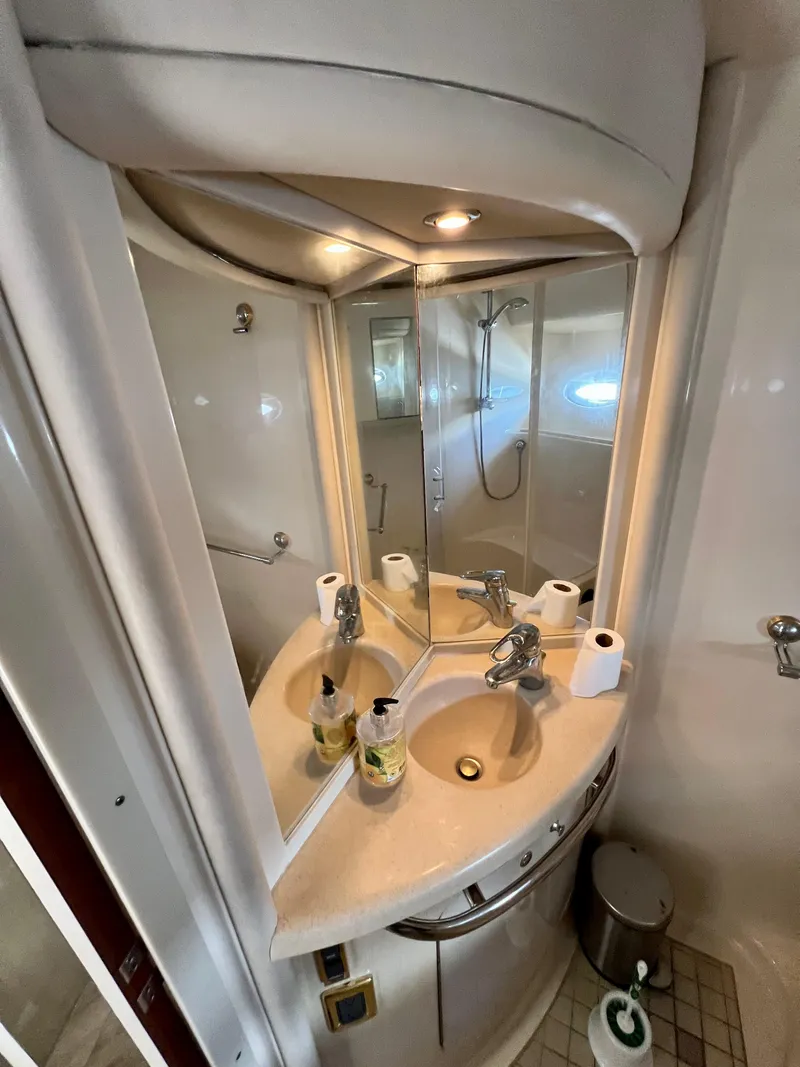 Slide: The Image of Sea Ray 560 Sedan Bridge 2002 - 52