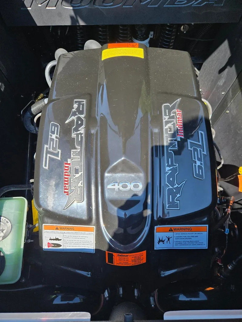 Slide: The Image of 2018 Moomba Mojo engine with Raptor 6.2L branding. - 24