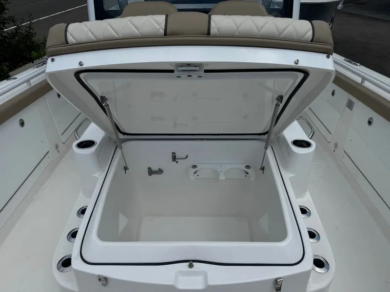 Slide: The Image of Everglades 315 Center Console 2024 - 11