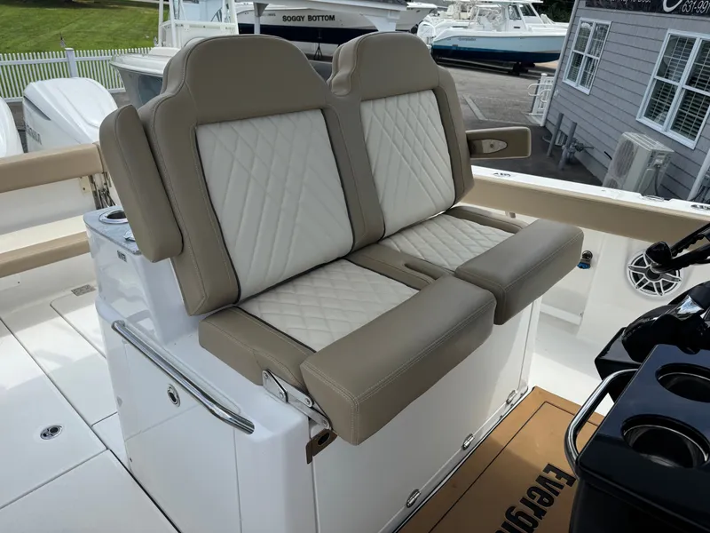 Slide: The Image of Everglades 315 Center Console 2024 - 15