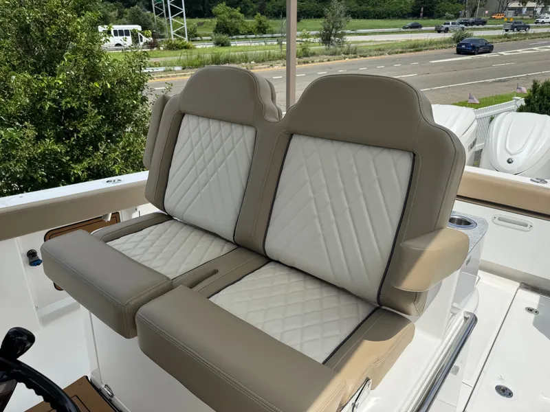 Slide: The Image of Everglades 315 Center Console 2024 - 16