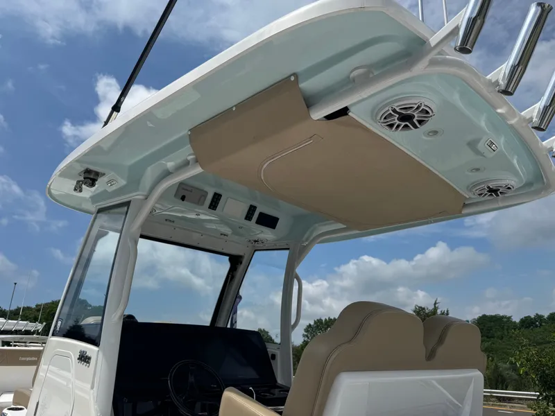 Slide: The Image of Everglades 315 Center Console 2024 - 17