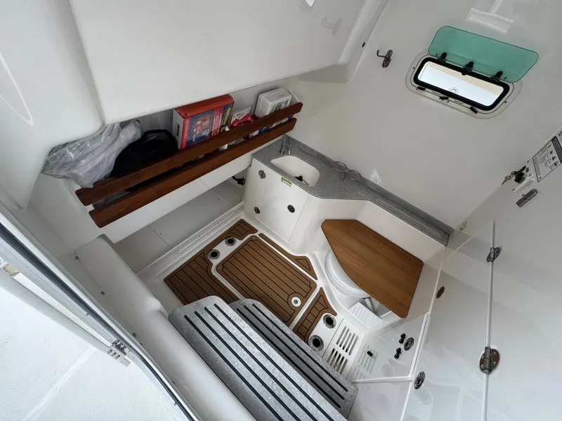 Slide: The Image of Everglades 315 Center Console 2024 - 18