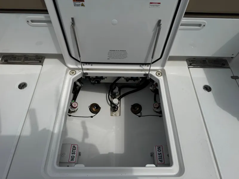 Slide: The Image of Everglades 315 Center Console 2024 - 24