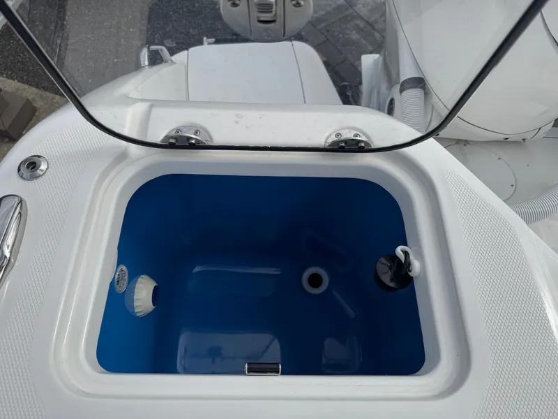 Slide: The Image of Everglades 315 Center Console 2024 - 25