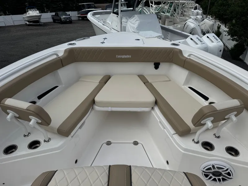 Slide: The Image of Everglades 315 Center Console 2024 - 5