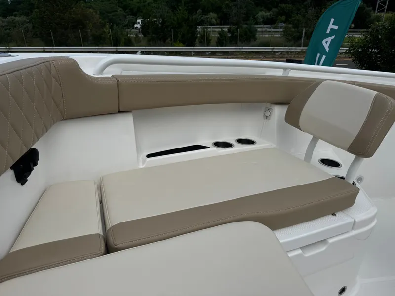 Slide: The Image of Everglades 315 Center Console 2024 - 7