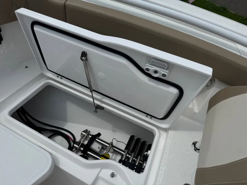 Slide: The Image of Everglades 315 Center Console 2024 - 8