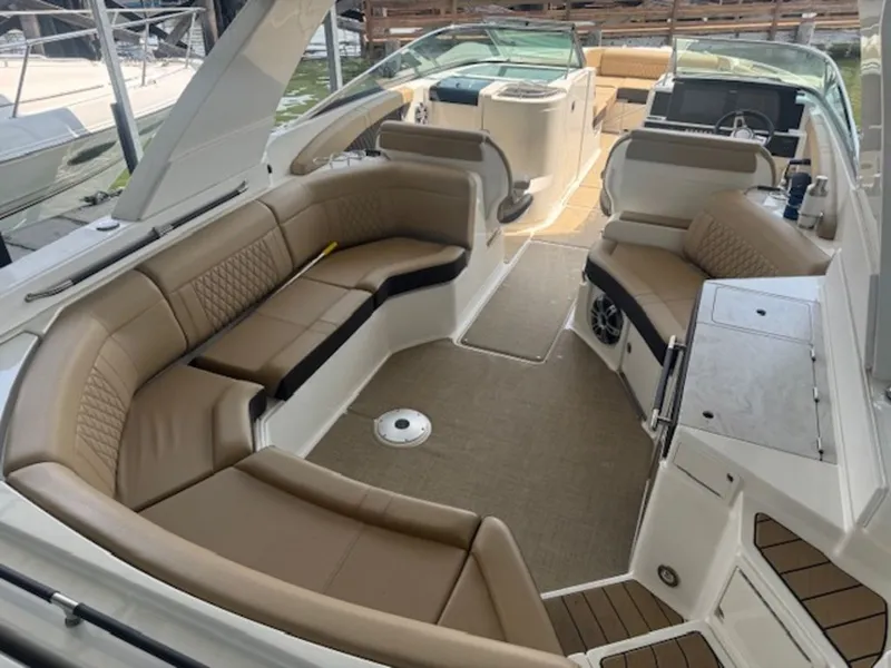 Slide: The Image of Sea Ray SLX 350 2024 - 13