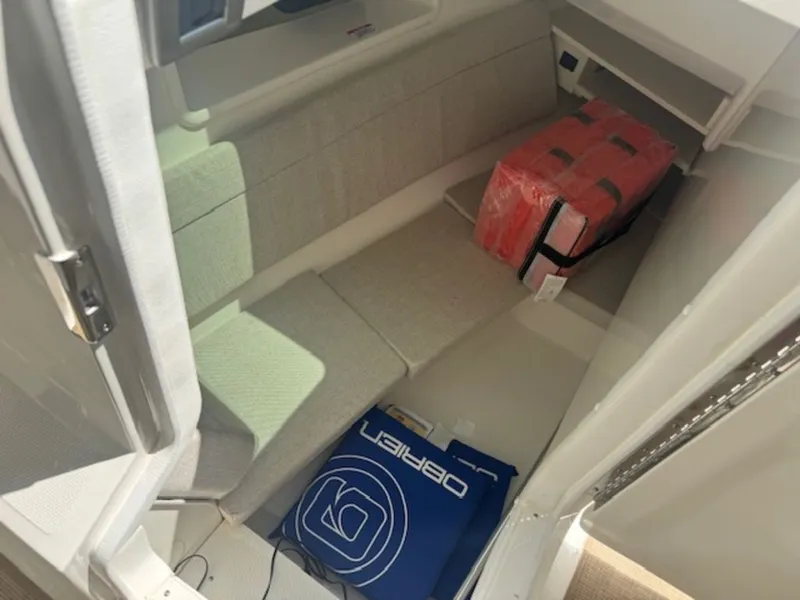 Slide: The Image of Sea Ray SLX 350 2024 - 18