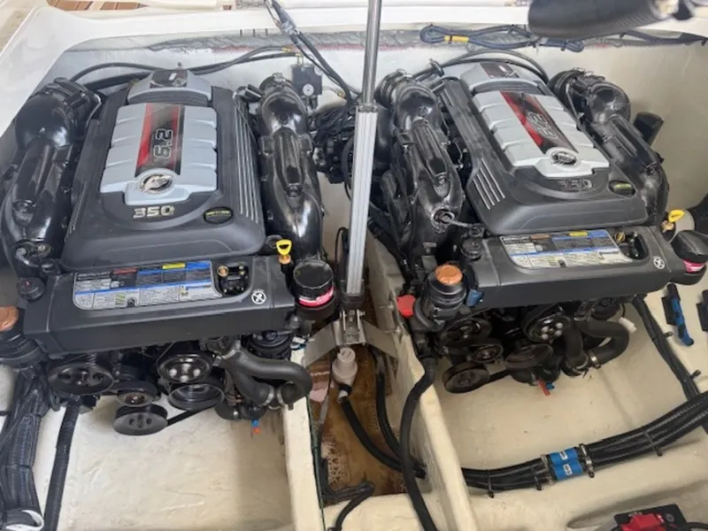 Slide: The Image of Sea Ray SLX 350 2024 - 19