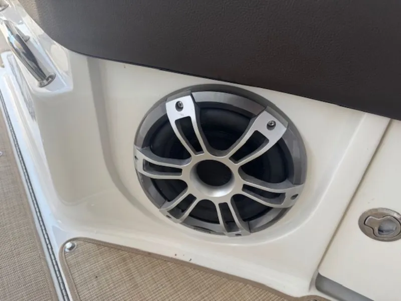 Slide: The Image of Sea Ray SLX 350 2024 - 20