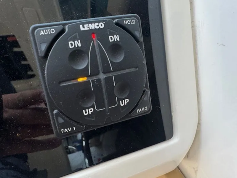 Slide: The Image of Sea Ray SLX 350 2024 - 22