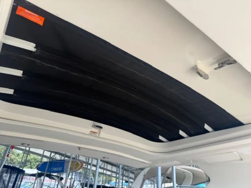 Slide: The Image of Sea Ray SLX 350 2024 - 23