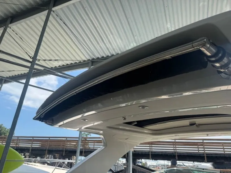 Slide: The Image of Sea Ray SLX 350 2024 - 24