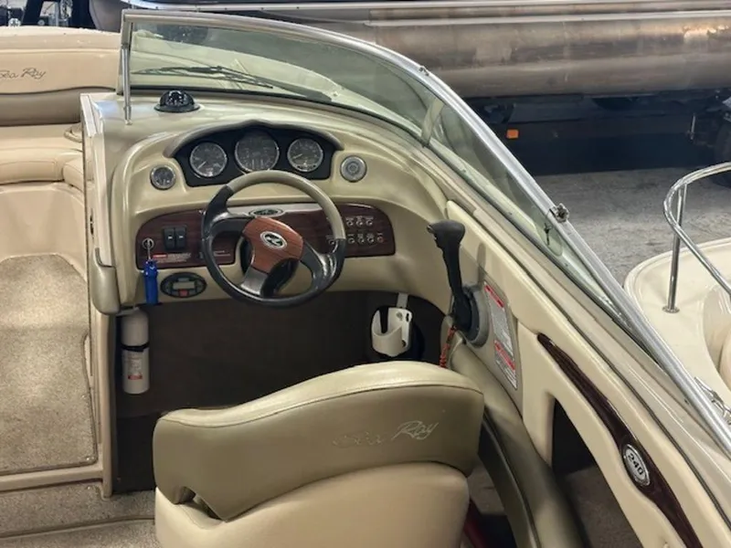 Slide: The Image of Sea Ray 240 Select 2004 - 4