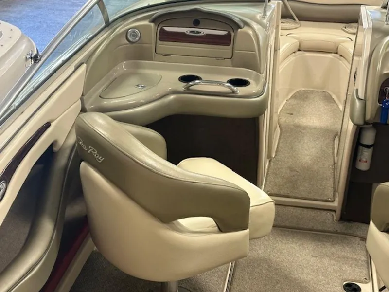 Slide: The Image of Sea Ray 240 Select 2004 - 5
