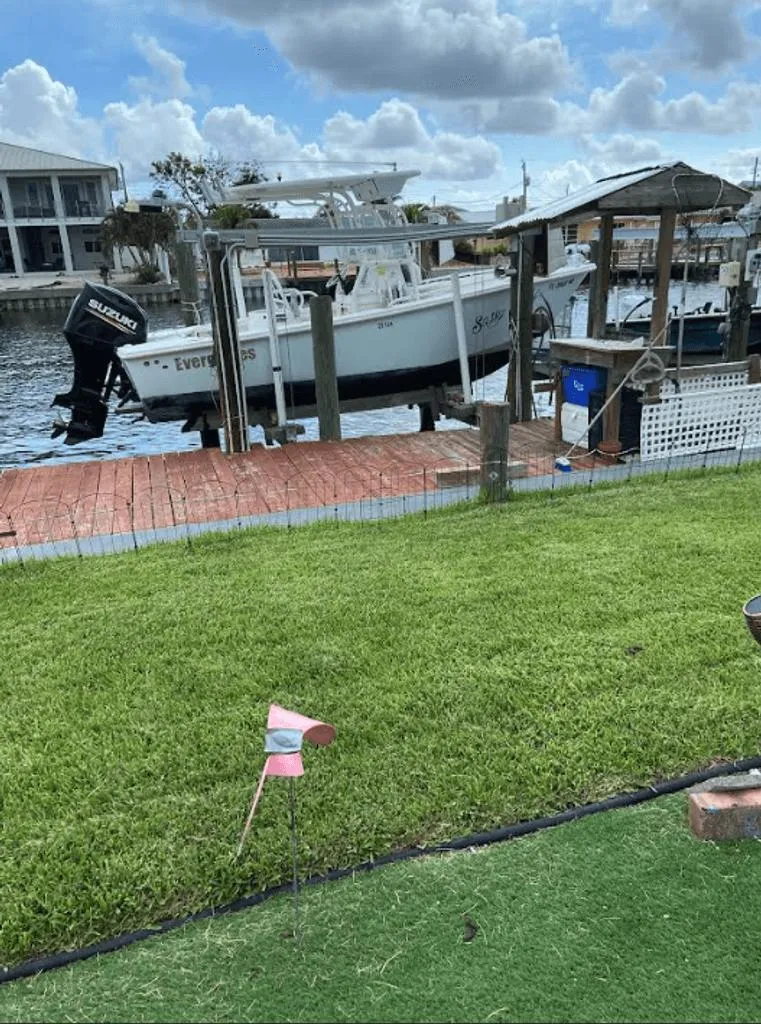 Slide: The Image of Everglades 211 Center Console 2004 - 2