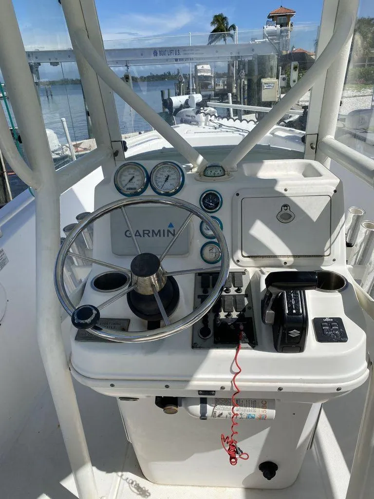 Slide: The Image of Everglades 211 Center Console 2004 - 3