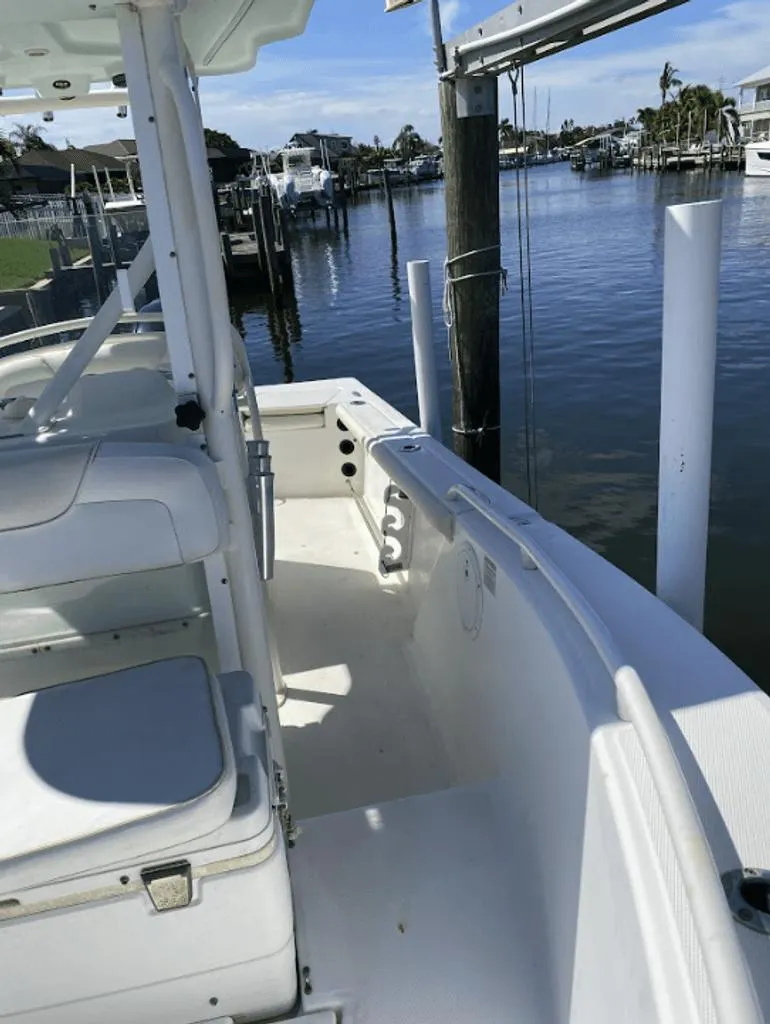 Slide: The Image of Everglades 211 Center Console 2004 - 5