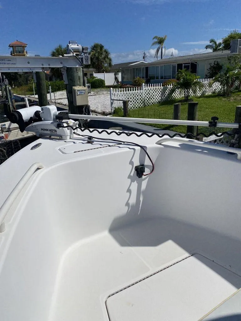 Slide: The Image of Everglades 211 Center Console 2004 - 6