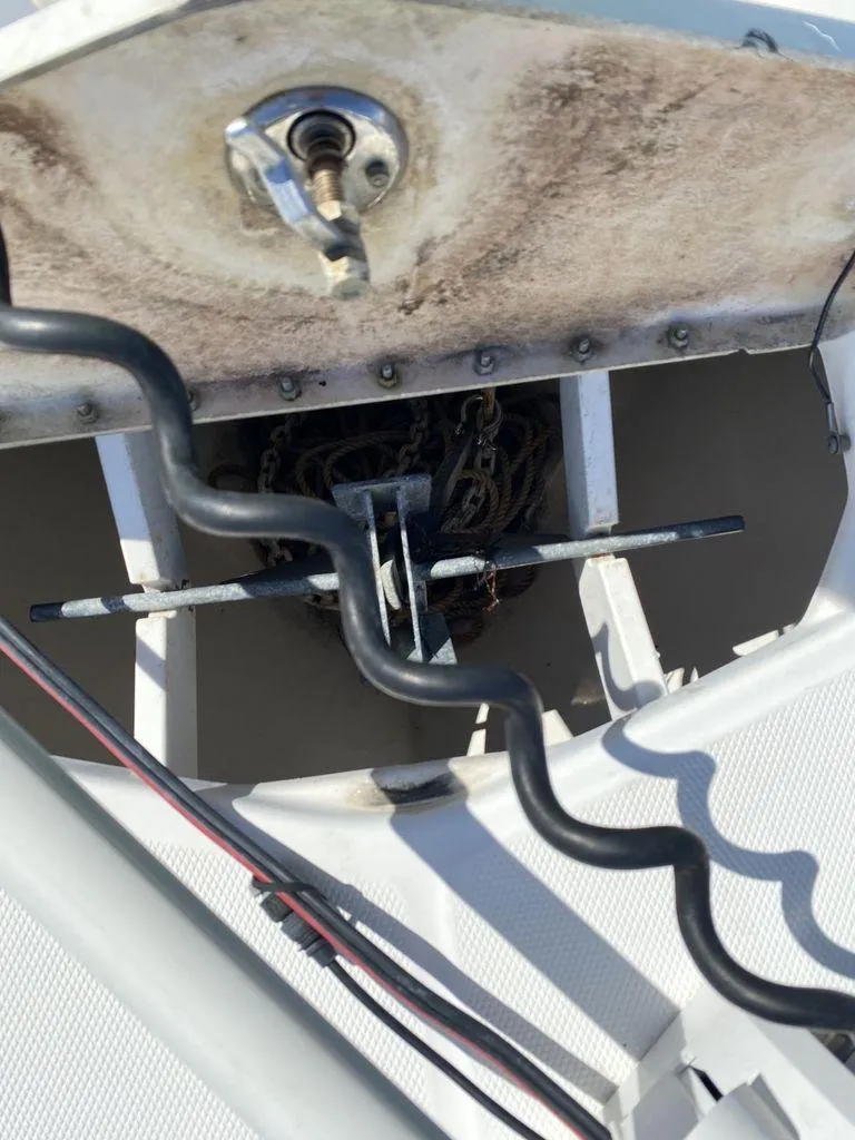 Slide: The Image of Everglades 211 Center Console 2004 - 9