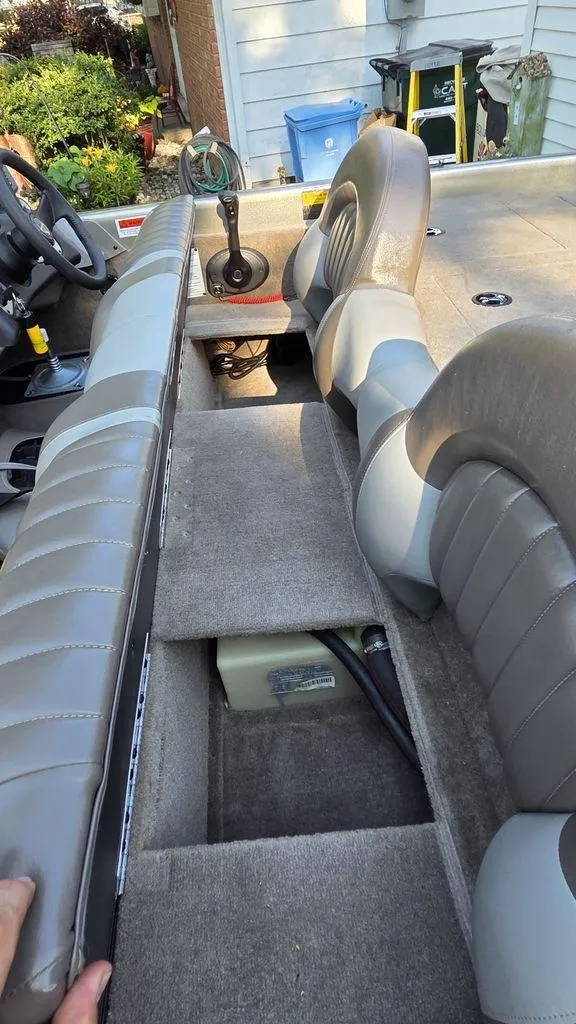 Slide: The Image of Tracker TX17 2001 - 9