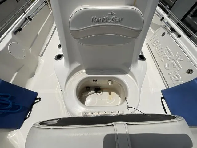 Slide: The Image of NauticStar 2200 2007 - 12