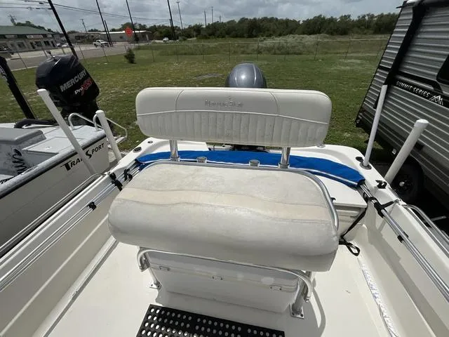 Slide: The Image of NauticStar 2200 2007 - 16