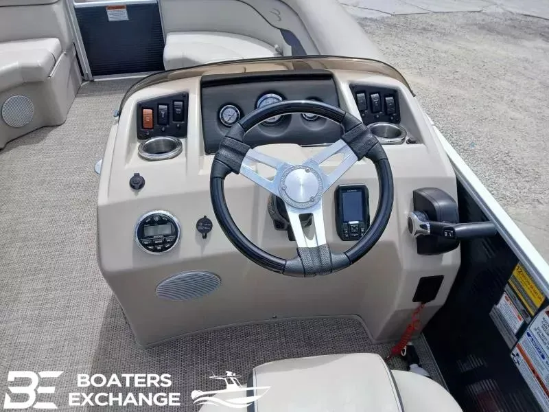 Slide: The Image of Bennington 22 SX 2019 - 6