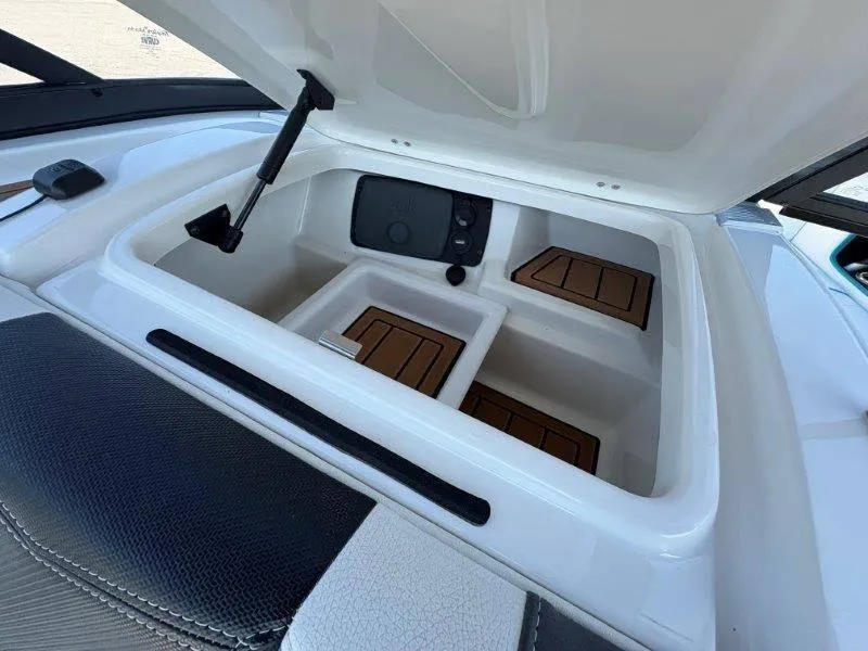 Slide: The Image of Nautique G23 2016 - 50