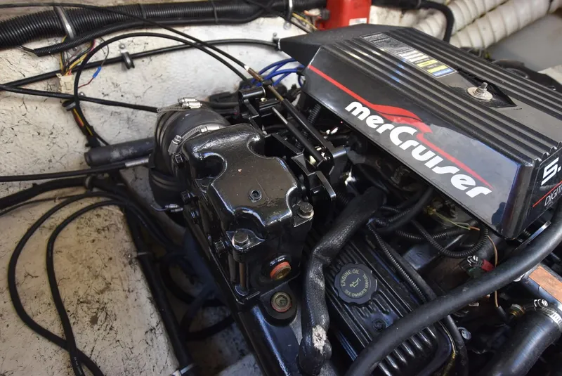 Slide: The Image of Engine of 1999 Rinker 270 Fiesta Vee boat with MerCruiser components. - 20