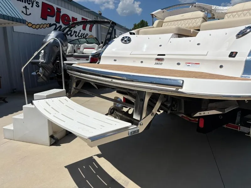 Slide: The Image of Regal 2800 Bowrider 2018 - 12