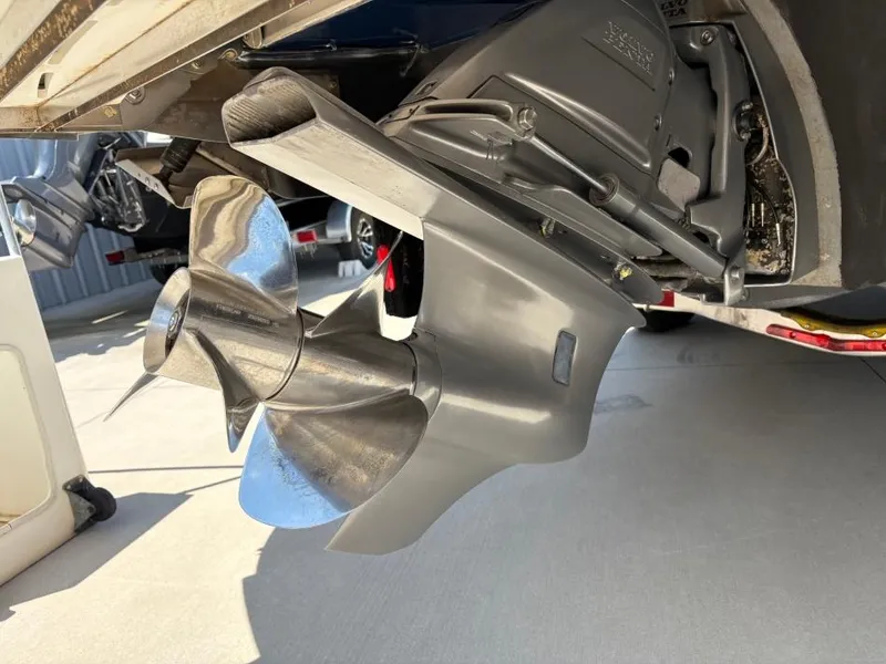 Slide: The Image of Regal 2800 Bowrider 2018 - 16