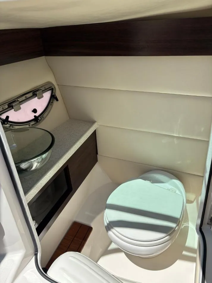 Slide: The Image of Regal 2800 Bowrider 2018 - 6