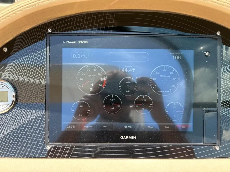 Slide: The Image of Regal 2800 Bowrider 2018 - 8