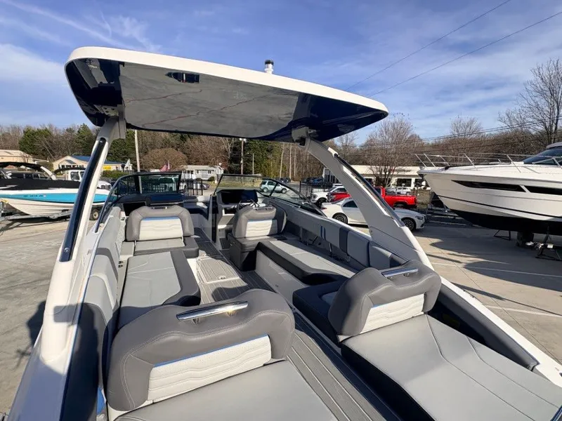 Slide: The Image of Regal LS9 Surf Ultimate 2026 - 10