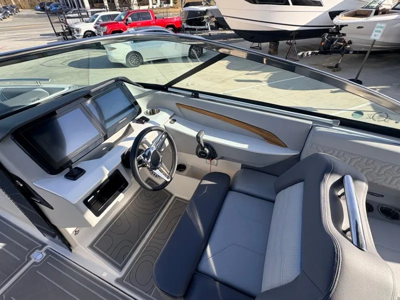 Slide: The Image of Regal LS9 Surf Ultimate 2026 - 15