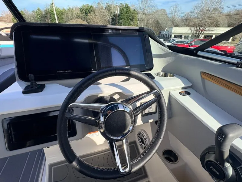 Slide: The Image of Regal LS9 Surf Ultimate 2026 - 16