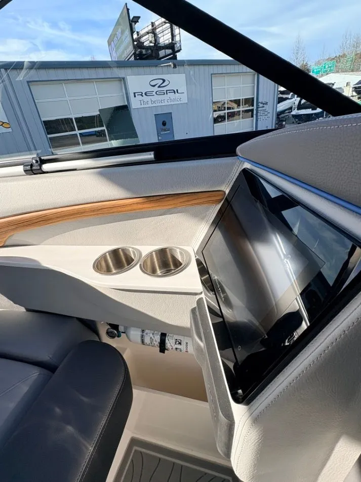 Slide: The Image of Regal LS9 Surf Ultimate 2026 - 19