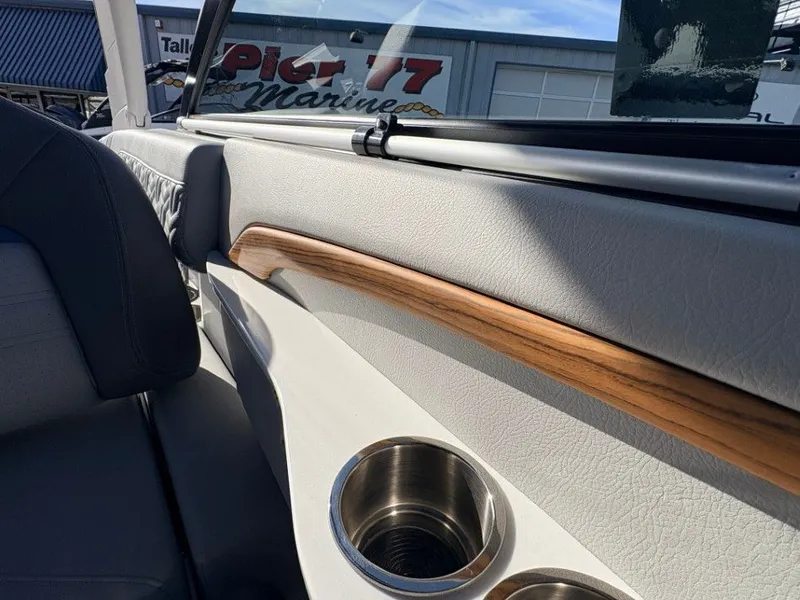 Slide: The Image of Regal LS9 Surf Ultimate 2026 - 20