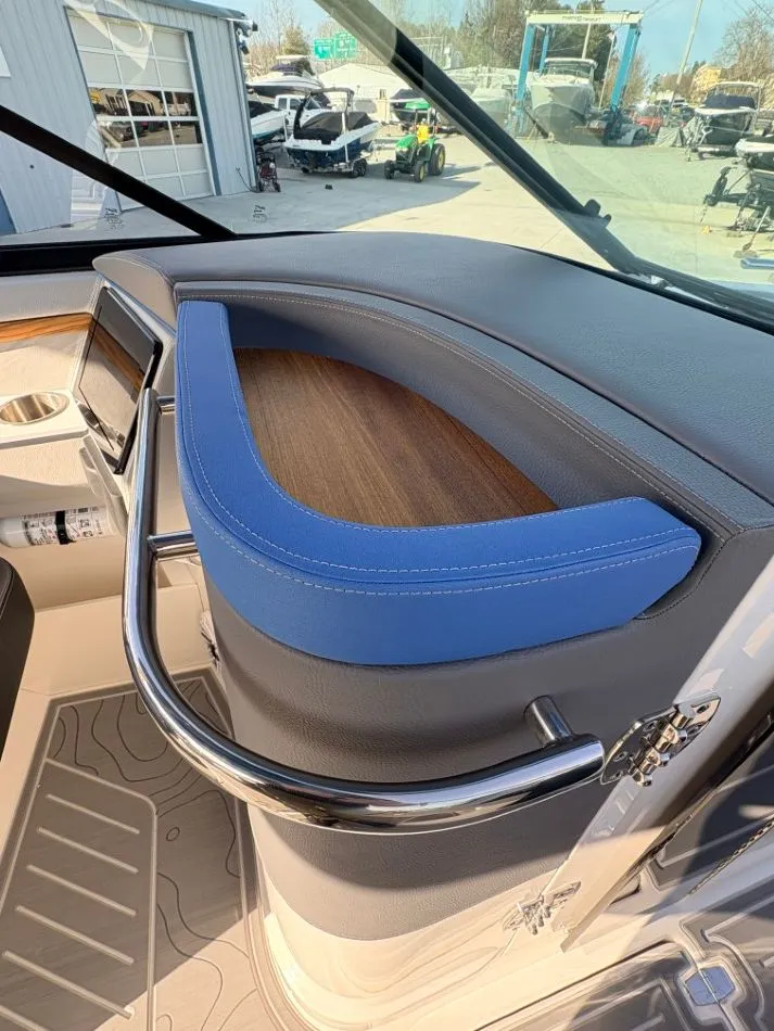 Slide: The Image of Regal LS9 Surf Ultimate 2026 - 21