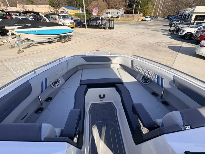 Slide: The Image of Regal LS9 Surf Ultimate 2026 - 23