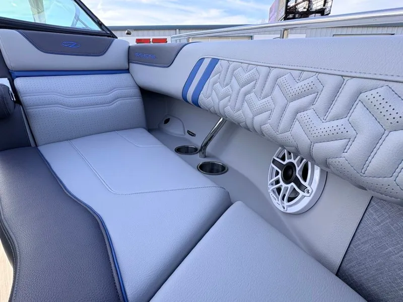 Slide: The Image of Regal LS9 Surf Ultimate 2026 - 24