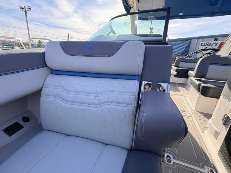 Slide: The Image of Regal LS9 Surf Ultimate 2026 - 25