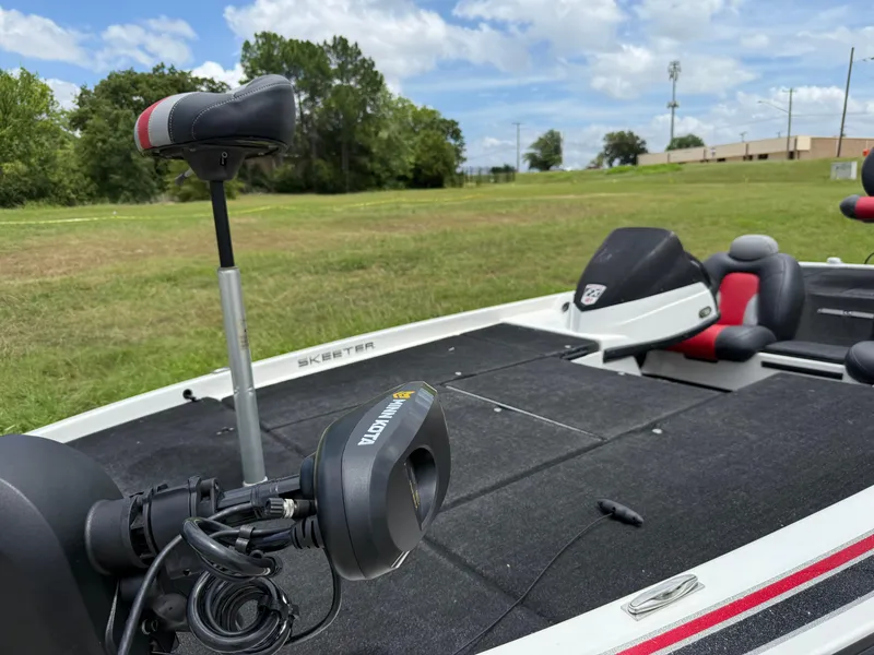 Slide: The Image of 2011 Skeeter FX 21 boat with Minn Kota trolling motor on grassy field. - 29