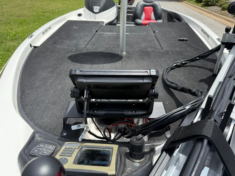Slide: The Image of 2011 Skeeter FX 21 boat deck with Lowrance electronics and seating. - 33