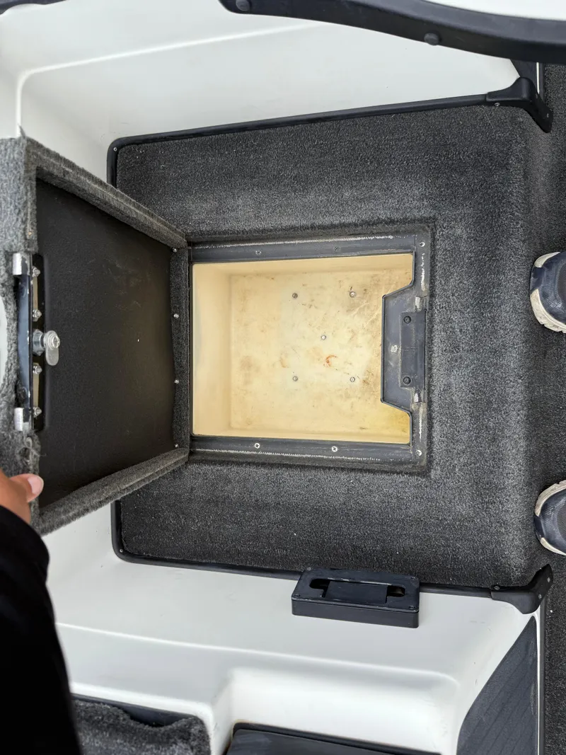 Slide: The Image of Skeeter FX21 2011 - 53