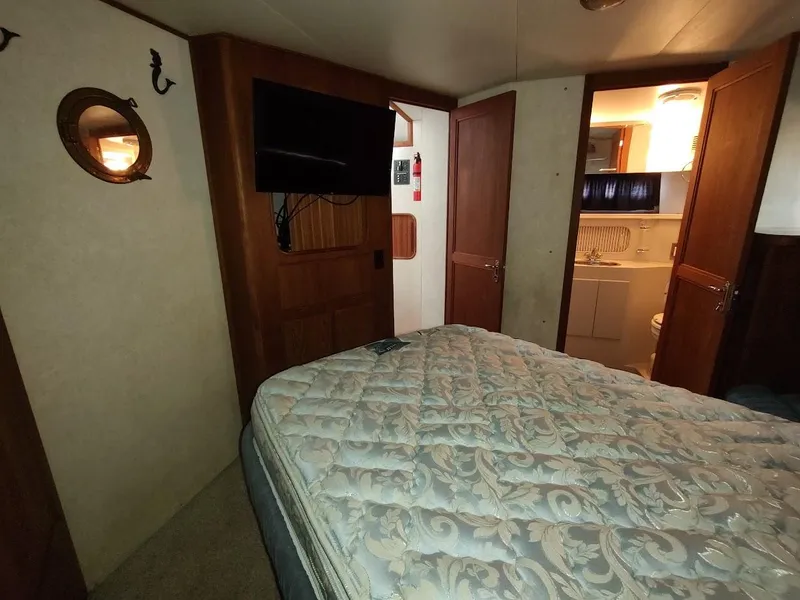 Slide: The Image of Carver Yachts 36 Aft Cabin Motoryacht 1992 - 63